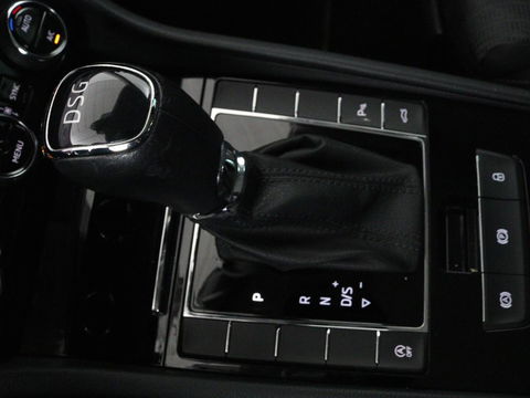 Škoda Superb 1.4 TSI Ambition | Panoramadak | Stoelverwarming | Trekhaak | Carplay | Memory | Navigatie | Climate control