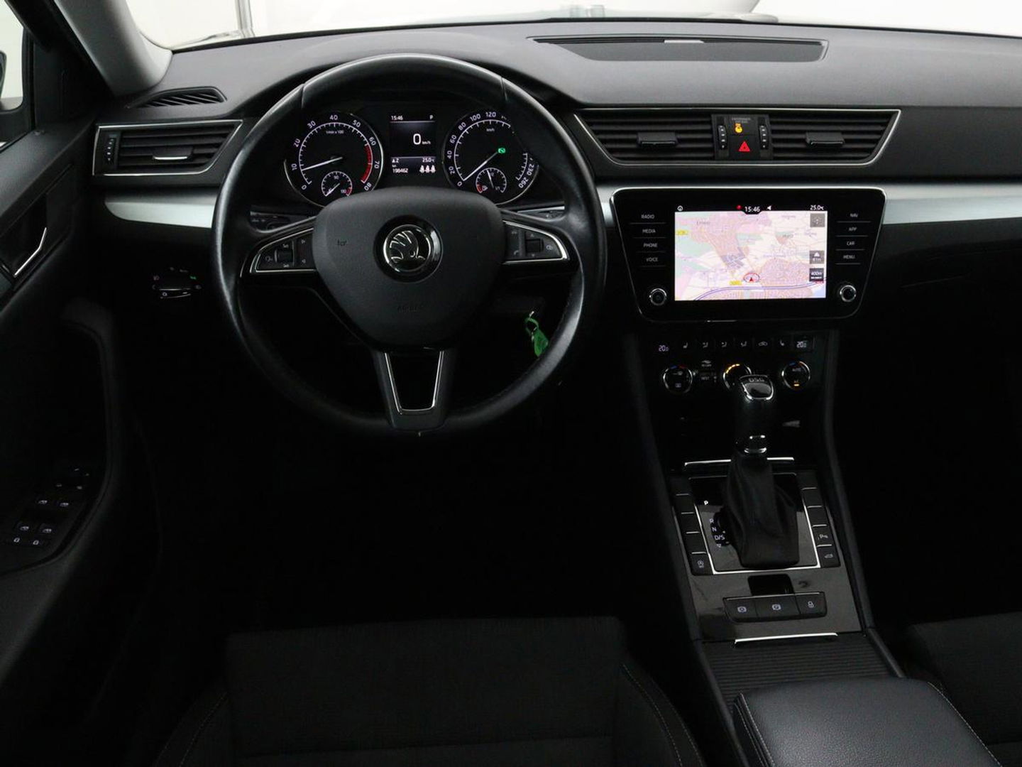 Škoda Superb 1.4 TSI Ambition | Panoramadak | Stoelverwarming | Trekhaak | Carplay | Memory | Navigatie | Climate control