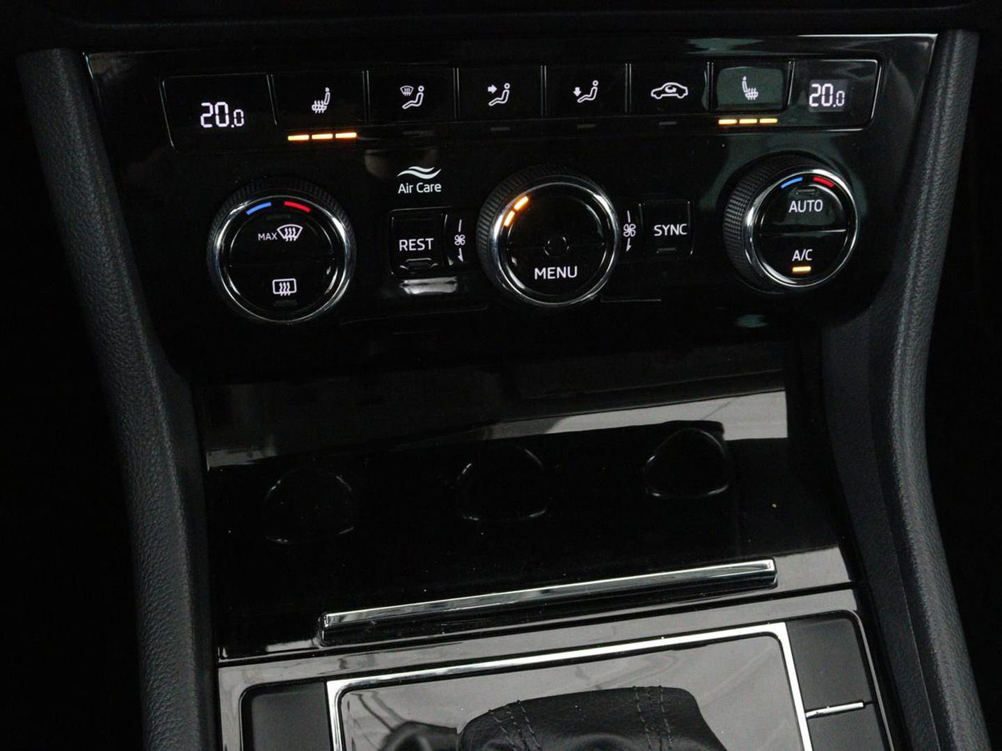 Škoda Superb 1.4 TSI Ambition | Panoramadak | Stoelverwarming | Trekhaak | Carplay | Memory | Navigatie | Climate control