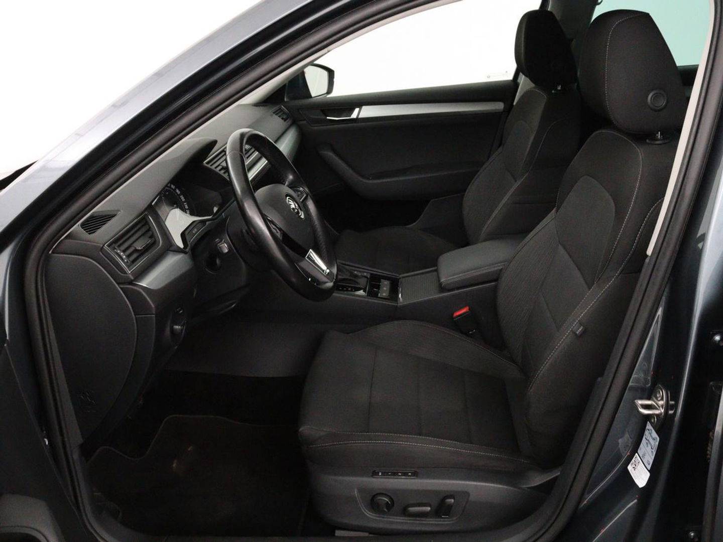 Škoda Superb 1.4 TSI Ambition | Panoramadak | Stoelverwarming | Trekhaak | Carplay | Memory | Navigatie | Climate control