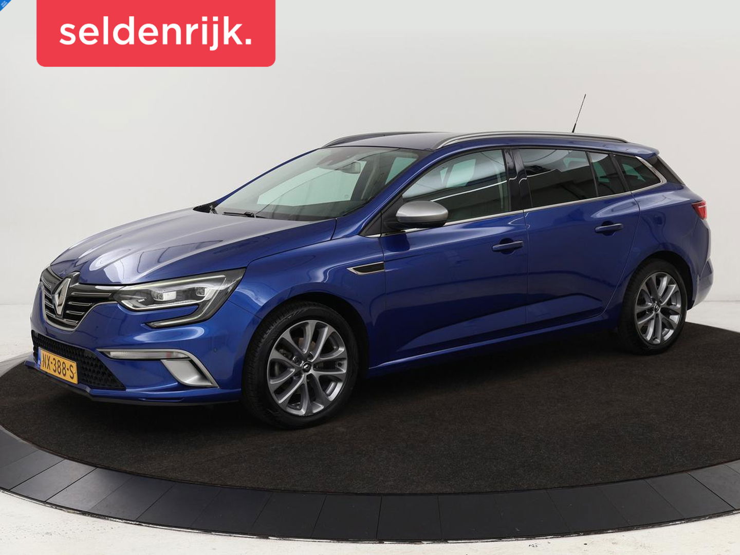 Renault Mégane Estate 1.2 TCe GT-Line | Leder | Stoelverwarming | Camera | Cruise control | Trekhaak | LED | Navigatie | Sfeerverlichting | BOSE audio