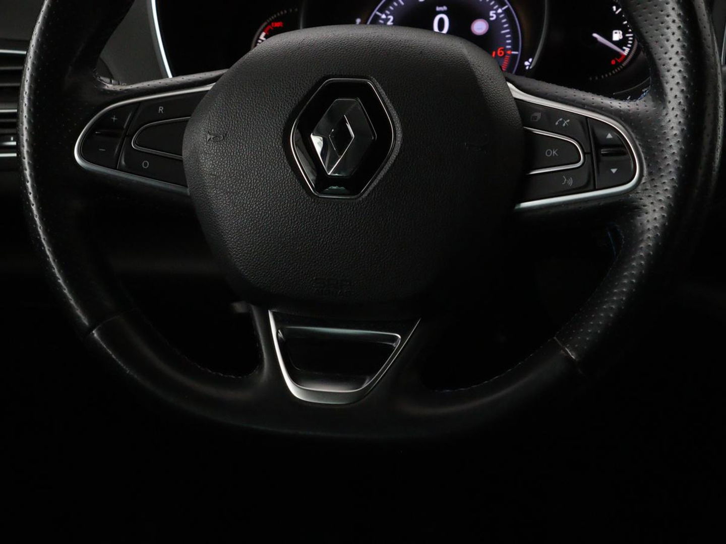 Renault Mégane Estate 1.2 TCe GT-Line | Leder | Stoelverwarming | Camera | Cruise control | Trekhaak | LED | Navigatie | Sfeerverlichting | BOSE audio