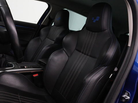 Renault Mégane Estate 1.2 TCe GT-Line | Leder | Stoelverwarming | Camera | Cruise control | Trekhaak | LED | Navigatie | Sfeerverlichting | BOSE audio