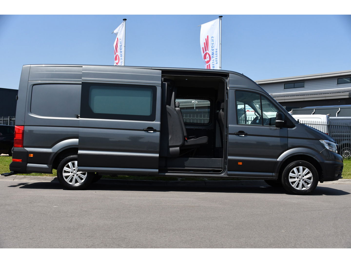 Volkswagen Crafter 35 2.0 TDI L5H3 DC Highline Adaptieve Cruise, Camera, Carplay, 177PK, Automaat, Multimedia, LED, Uniek!