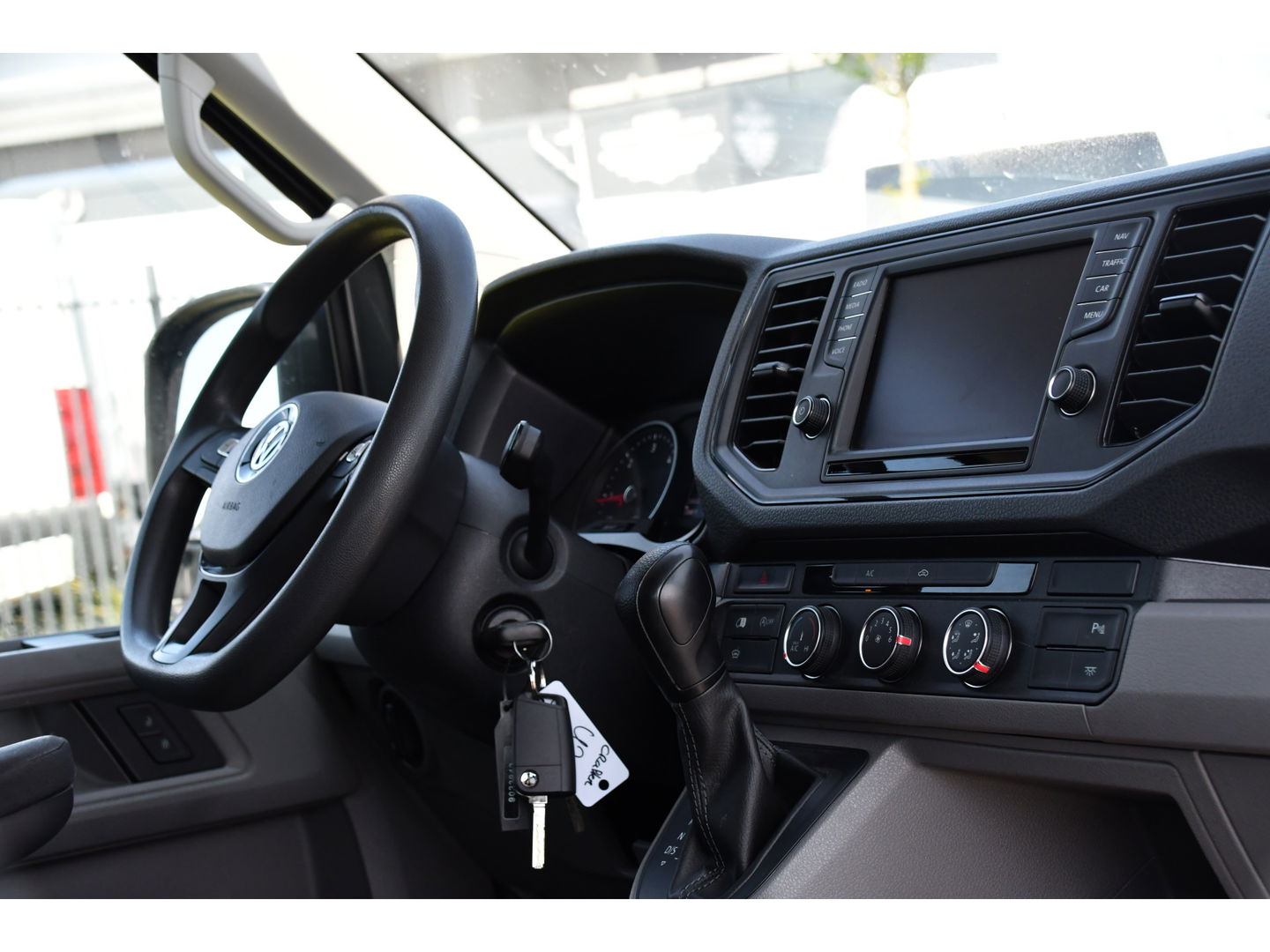 Volkswagen Crafter 35 2.0 TDI L5H3 DC Highline Adaptieve Cruise, Camera, Carplay, 177PK, Automaat, Multimedia, LED, Uniek!