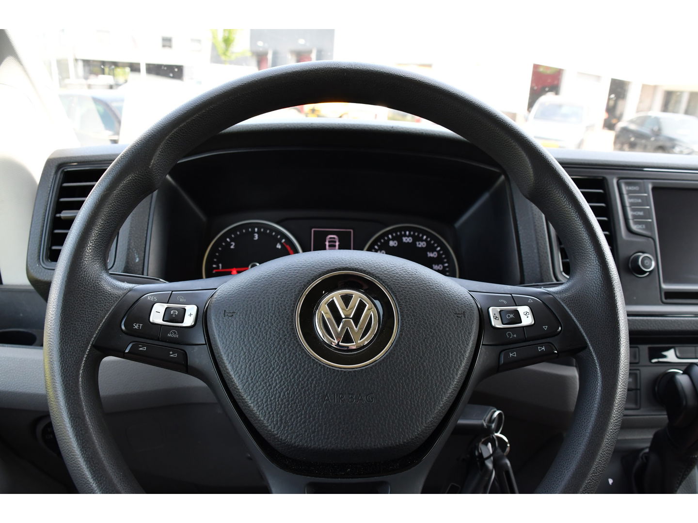 Volkswagen Crafter 35 2.0 TDI L5H3 DC Highline Adaptieve Cruise, Camera, Carplay, 177PK, Automaat, Multimedia, LED, Uniek!