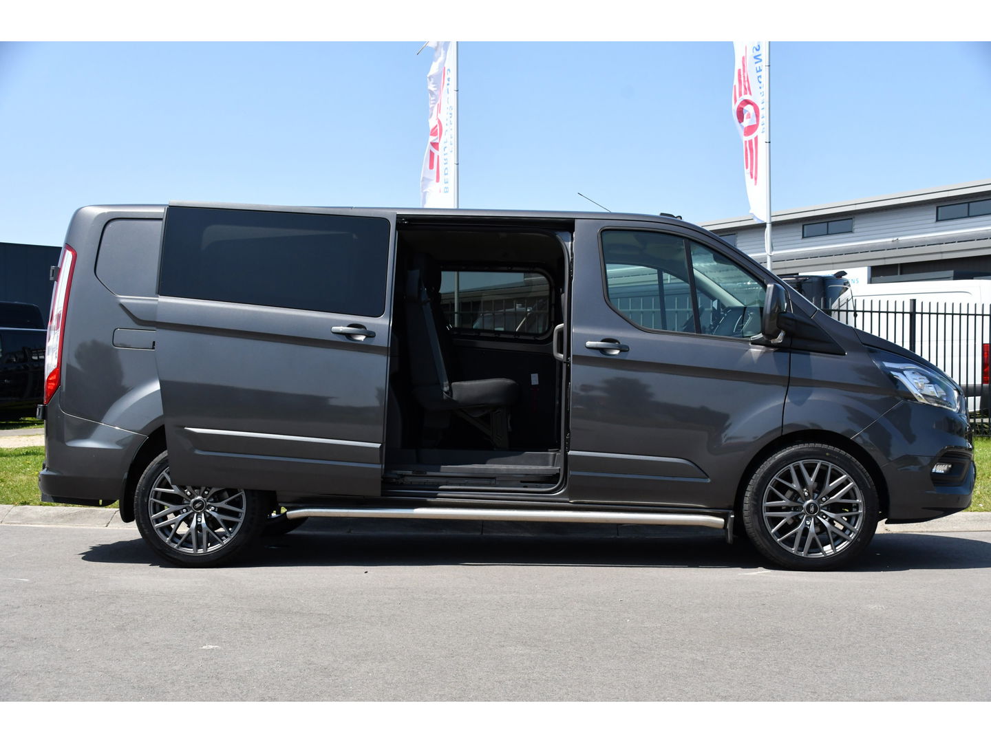 Ford Transit Custom 300 2.0 TDCI L2H1 Raptor Edition DC Limited Cruise, Carplay, NAVI, 130PK, Multimedia, Sensoren, Stoelverwarming, Uniek!