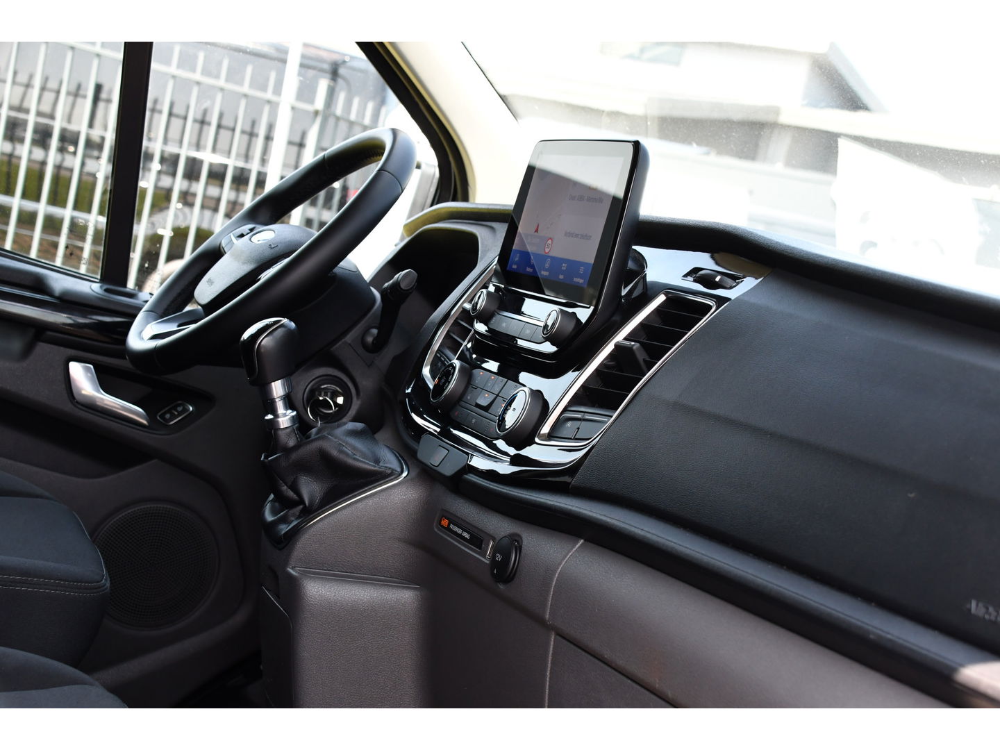 Ford Transit Custom 300 2.0 TDCI L2H1 Raptor Edition DC Limited Cruise, Carplay, NAVI, 130PK, Multimedia, Sensoren, Stoelverwarming, Uniek!