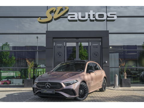 Mercedes-Benz A-Klasse A250e 218pk AMG Hybrid Panoramadak NP. €60k *BTW* Head-up Night pakket Multibeam led Memory 1e Eig. NLauto 19" LMV