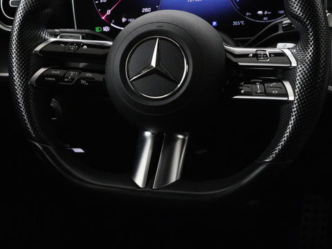 Mercedes-Benz C-Klasse 300e AMG Night | Adaptive cruise | Stoelverwarming | Trekhaak | Carplay | Camera | Sfeerverlichting | Full LED