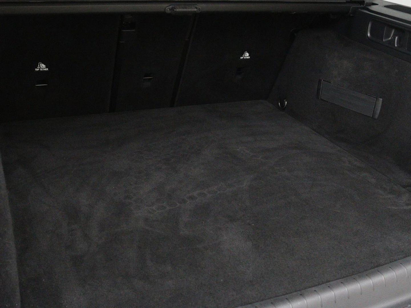 Mercedes-Benz C-Klasse 300e AMG Night | Adaptive cruise | Stoelverwarming | Trekhaak | Carplay | Camera | Sfeerverlichting | Full LED