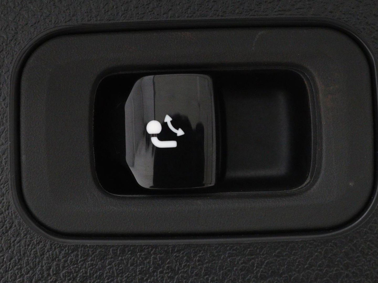 Mercedes-Benz C-Klasse 300e AMG Night | Adaptive cruise | Stoelverwarming | Trekhaak | Carplay | Camera | Sfeerverlichting | Full LED