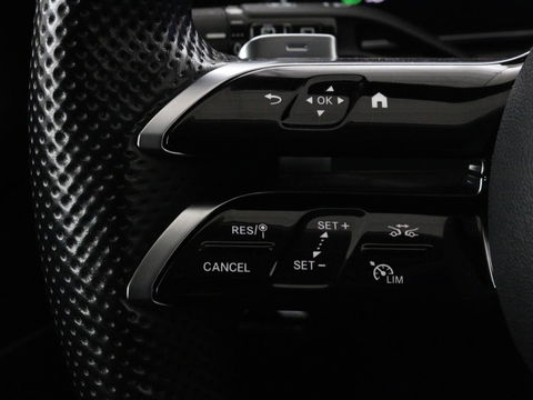 Mercedes-Benz C-Klasse 300e AMG Night | Adaptive cruise | Stoelverwarming | Trekhaak | Carplay | Camera | Sfeerverlichting | Full LED