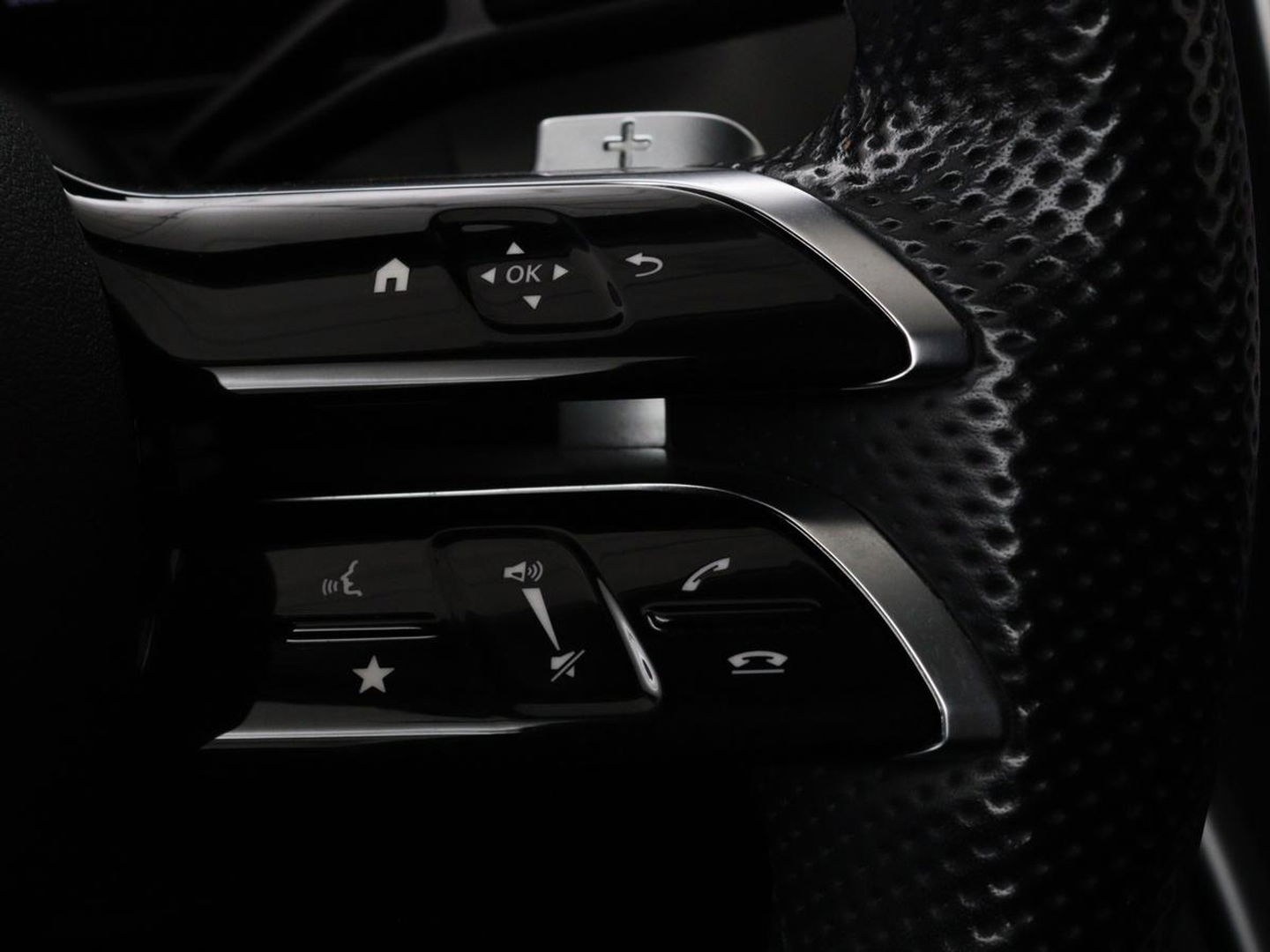 Mercedes-Benz C-Klasse 300e AMG Night | Adaptive cruise | Stoelverwarming | Trekhaak | Carplay | Camera | Sfeerverlichting | Full LED