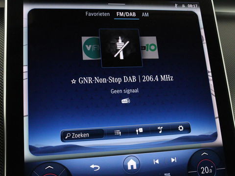 Mercedes-Benz C-Klasse 300e AMG Night | Adaptive cruise | Stoelverwarming | Trekhaak | Carplay | Camera | Sfeerverlichting | Full LED