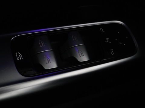 Mercedes-Benz C-Klasse 300e AMG Night | Adaptive cruise | Stoelverwarming | Trekhaak | Carplay | Camera | Sfeerverlichting | Full LED