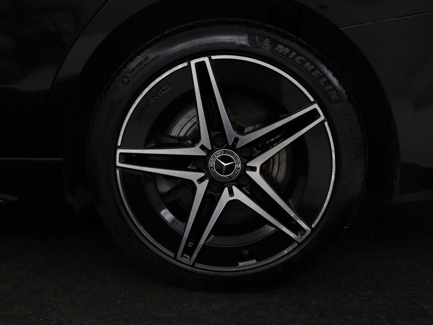 Mercedes-Benz C-Klasse 300e AMG Night | Adaptive cruise | Stoelverwarming | Trekhaak | Carplay | Camera | Sfeerverlichting | Full LED