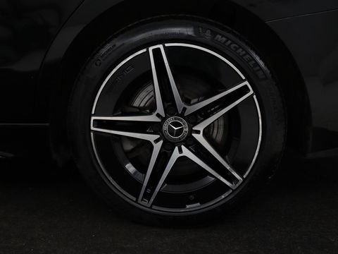 Mercedes-Benz C-Klasse 300e AMG Night | Adaptive cruise | Stoelverwarming | Trekhaak | Carplay | Camera | Sfeerverlichting | Full LED
