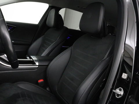 Mercedes-Benz C-Klasse 300e AMG Night | Adaptive cruise | Stoelverwarming | Trekhaak | Carplay | Camera | Sfeerverlichting | Full LED