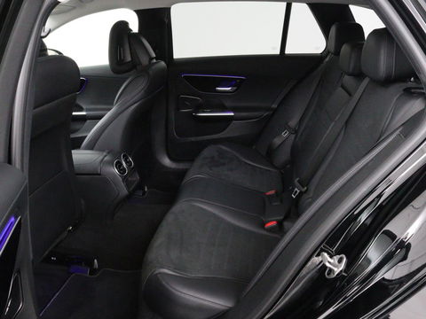 Mercedes-Benz C-Klasse 300e AMG Night | Adaptive cruise | Stoelverwarming | Trekhaak | Carplay | Camera | Sfeerverlichting | Full LED