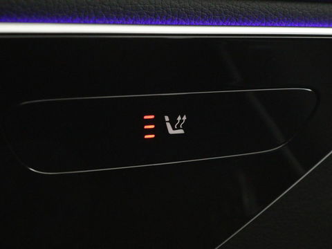 Mercedes-Benz C-Klasse 300e AMG Night | Adaptive cruise | Stoelverwarming | Trekhaak | Carplay | Camera | Sfeerverlichting | Full LED