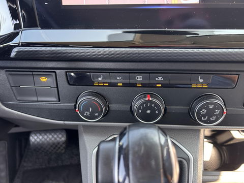 Volkswagen Transporter 2.0 TDI L2H1 DC Bulli 199PK | 2x Schuif | LEDER | 12 MND APK |ISOFIX