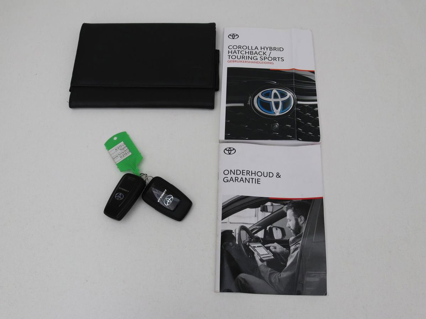 Toyota Corolla Touring Sports 2.0 Hybrid Business Plus | Stoelverwarming | Adaptive cruise | Full LED | Carplay | Keyless | Climate control | Camera