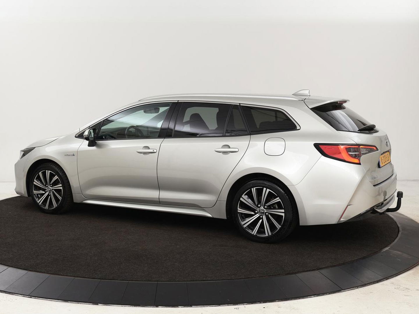 Toyota Corolla Touring Sports 2.0 Hybrid Business Plus | Stoelverwarming | Adaptive cruise | Full LED | Carplay | Keyless | Climate control | Camera