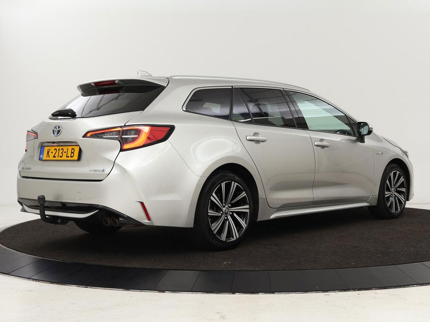 Toyota Corolla Touring Sports 2.0 Hybrid Business Plus | Stoelverwarming | Adaptive cruise | Full LED | Carplay | Keyless | Climate control | Camera