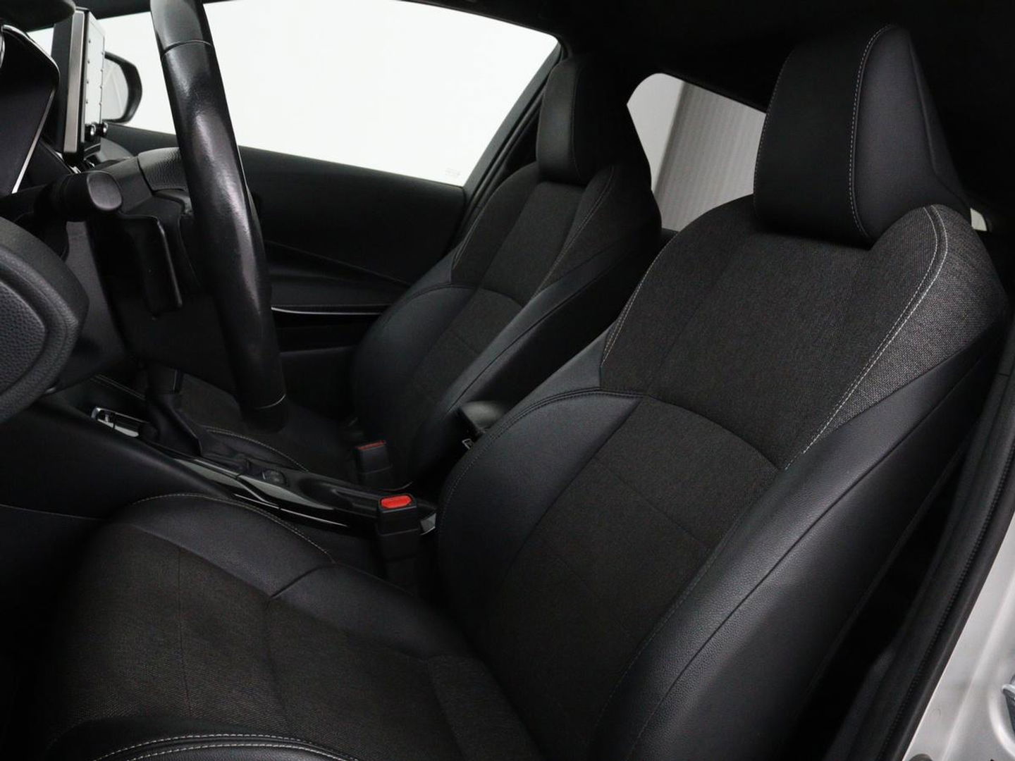 Toyota Corolla Touring Sports 2.0 Hybrid Business Plus | Stoelverwarming | Adaptive cruise | Full LED | Carplay | Keyless | Climate control | Camera