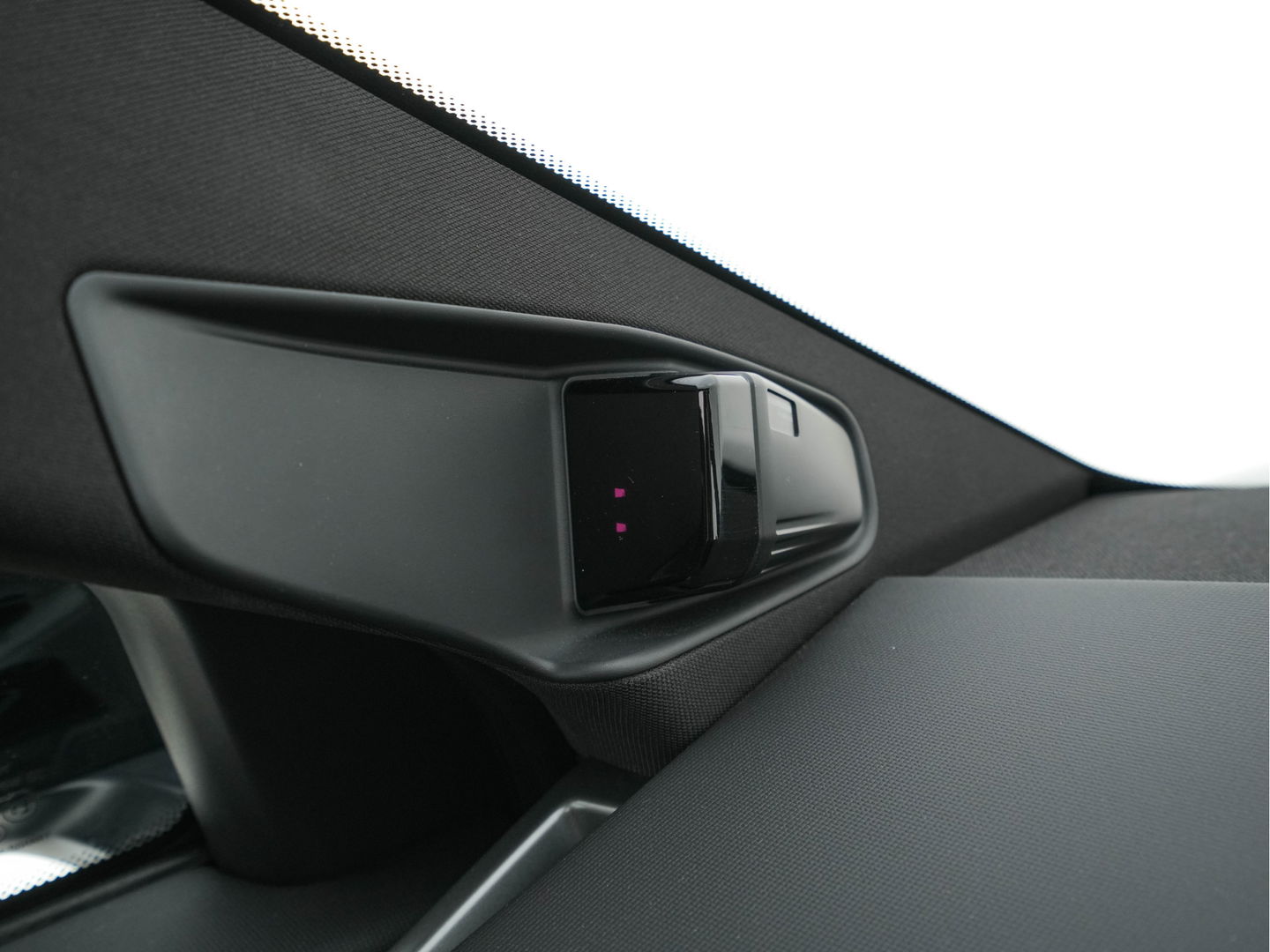 Fisker Ocean Extreme 113kWh [ 3-Fase ] Aut. (INCL-BTW) *HEATPUMP | PANO | LUXURY-LEATHER | FULL-LED | ADAPTIVE-CRUISE | TOP-VIEW | MEMORY-PACK | BLINDSPOT | DIGI-COCKPIT | KEYLESS | DAB+ | SOLAR-ROOF | COMFORTSEATS | CARPLAY | TOW