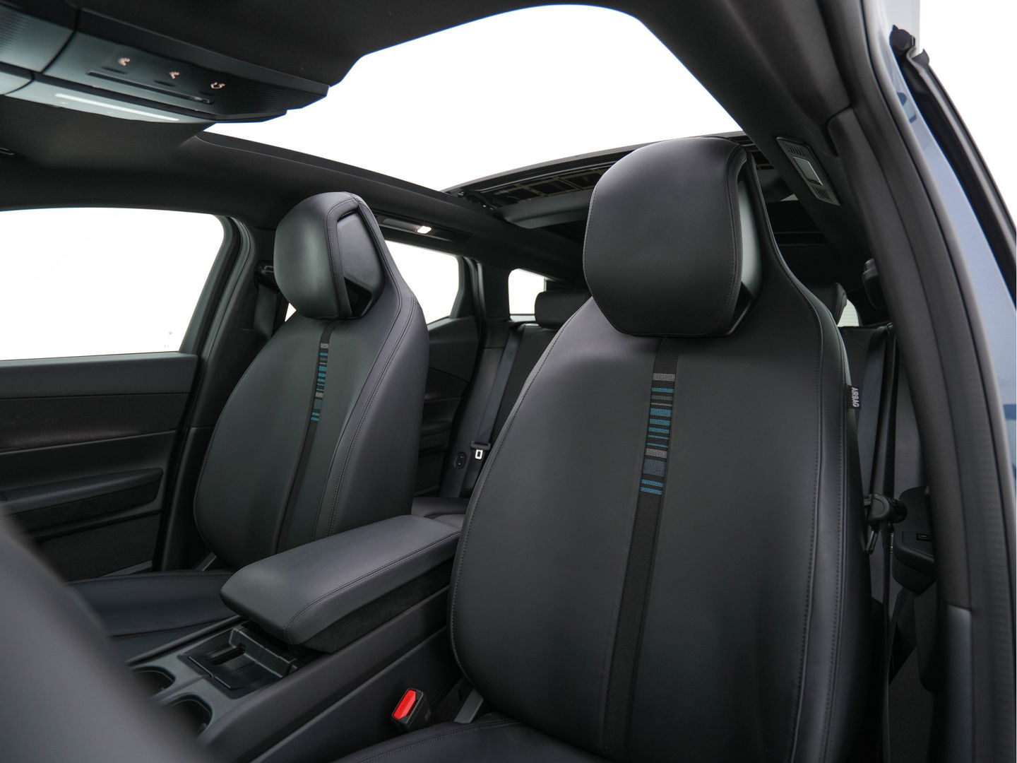 Fisker Ocean Extreme 113kWh [ 3-Fase ] Aut. (INCL-BTW) *HEATPUMP | PANO | LUXURY-LEATHER | FULL-LED | ADAPTIVE-CRUISE | TOP-VIEW | MEMORY-PACK | BLINDSPOT | DIGI-COCKPIT | KEYLESS | DAB+ | SOLAR-ROOF | COMFORTSEATS | CARPLAY | TOW