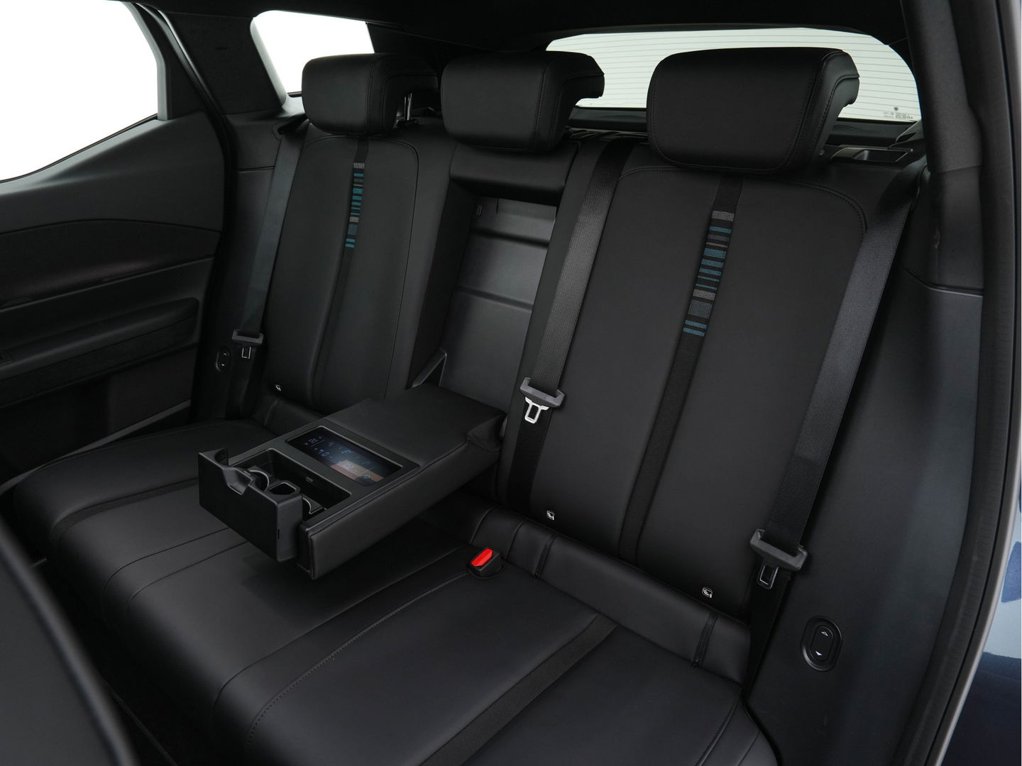 Fisker Ocean Extreme 113kWh [ 3-Fase ] Aut. (INCL-BTW) *HEATPUMP | PANO | LUXURY-LEATHER | FULL-LED | ADAPTIVE-CRUISE | TOP-VIEW | MEMORY-PACK | BLINDSPOT | DIGI-COCKPIT | KEYLESS | DAB+ | SOLAR-ROOF | COMFORTSEATS | CARPLAY | TOW