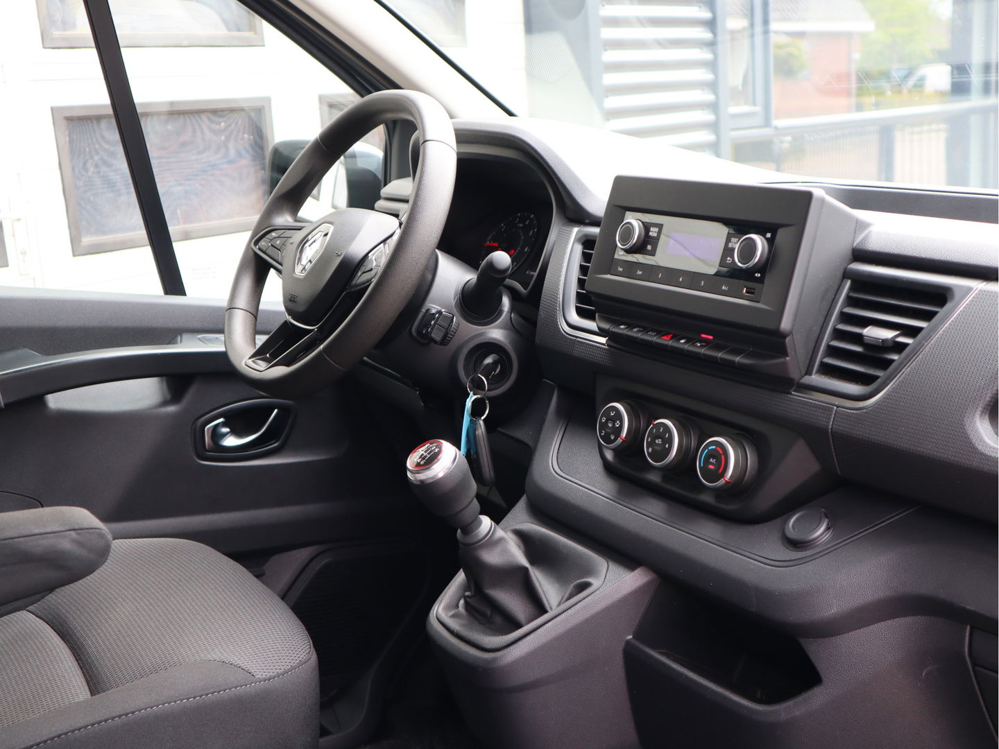 Renault Trafic 2.0 dCi 130 pk T30 L2 Lang - Trekhaak - Cruise - Airco