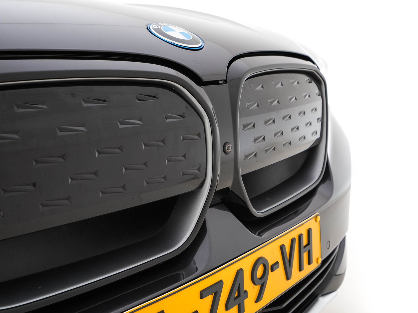 BMW iX3 High Executive 80 kWh [ 3-Fase ] (INCL.BTW) *PANO | HEAD-UP | FULL-LEATHER | FULL-LED | ADAPTIVE-CRUISE | DIGI-COCKPIT | BLINDSPOT | HARMAN/KARDON | KEYLESS | TOP-VIEW | SPORT-SEATS | 20''ALU | TOWBAR*