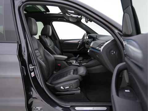 BMW iX3 High Executive 80 kWh [ 3-Fase ] (INCL.BTW) *PANO | HEAD-UP | FULL-LEATHER | FULL-LED | ADAPTIVE-CRUISE | DIGI-COCKPIT | BLINDSPOT | HARMAN/KARDON | KEYLESS | TOP-VIEW | SPORT-SEATS | 20''ALU | TOWBAR*
