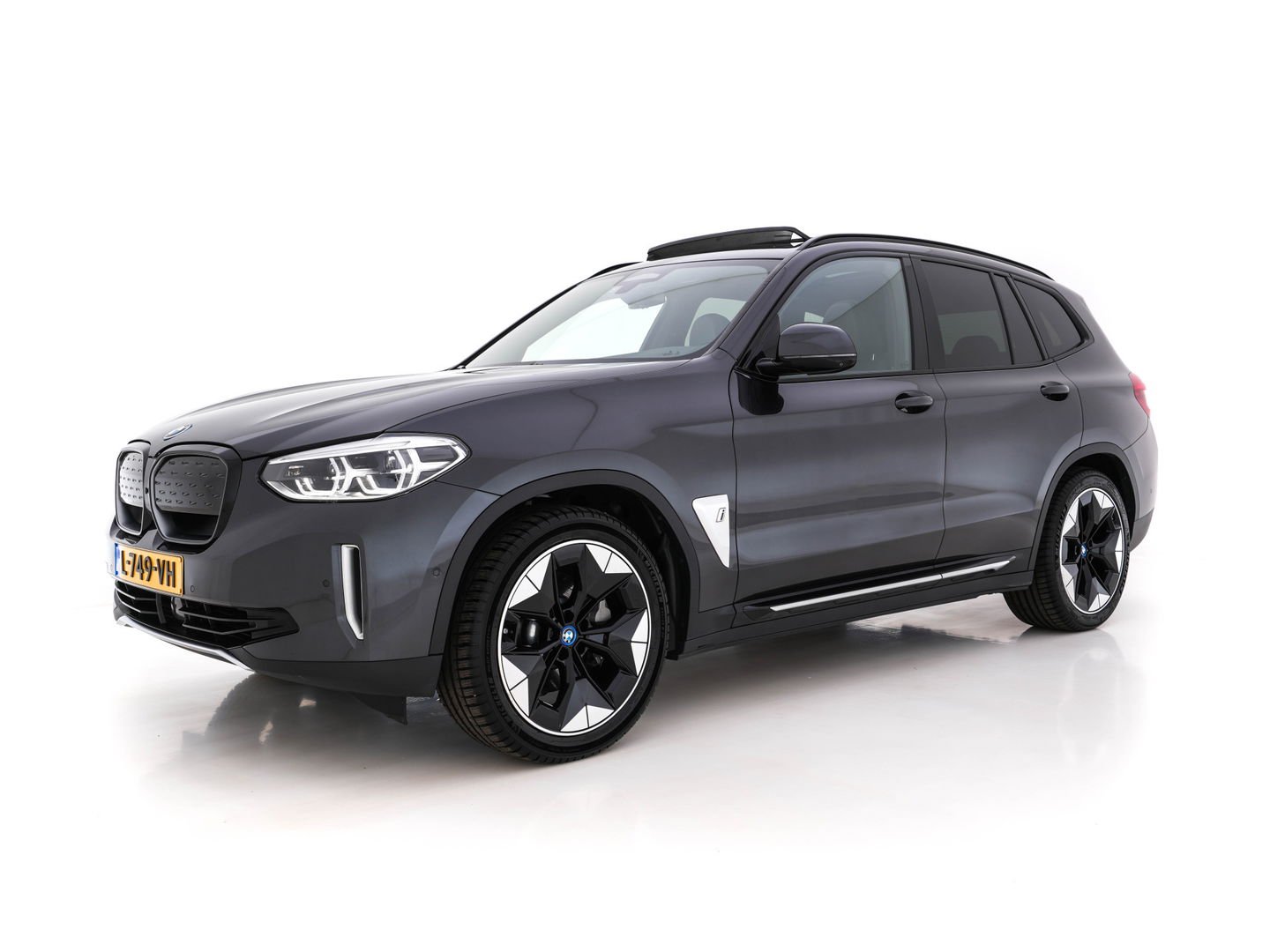 BMW iX3 High Executive 80 kWh [ 3-Fase ] (INCL.BTW) *PANO | HEAD-UP | FULL-LEATHER | FULL-LED | ADAPTIVE-CRUISE | DIGI-COCKPIT | BLINDSPOT | HARMAN/KARDON | KEYLESS | TOP-VIEW | SPORT-SEATS | 20''ALU | TOWBAR*