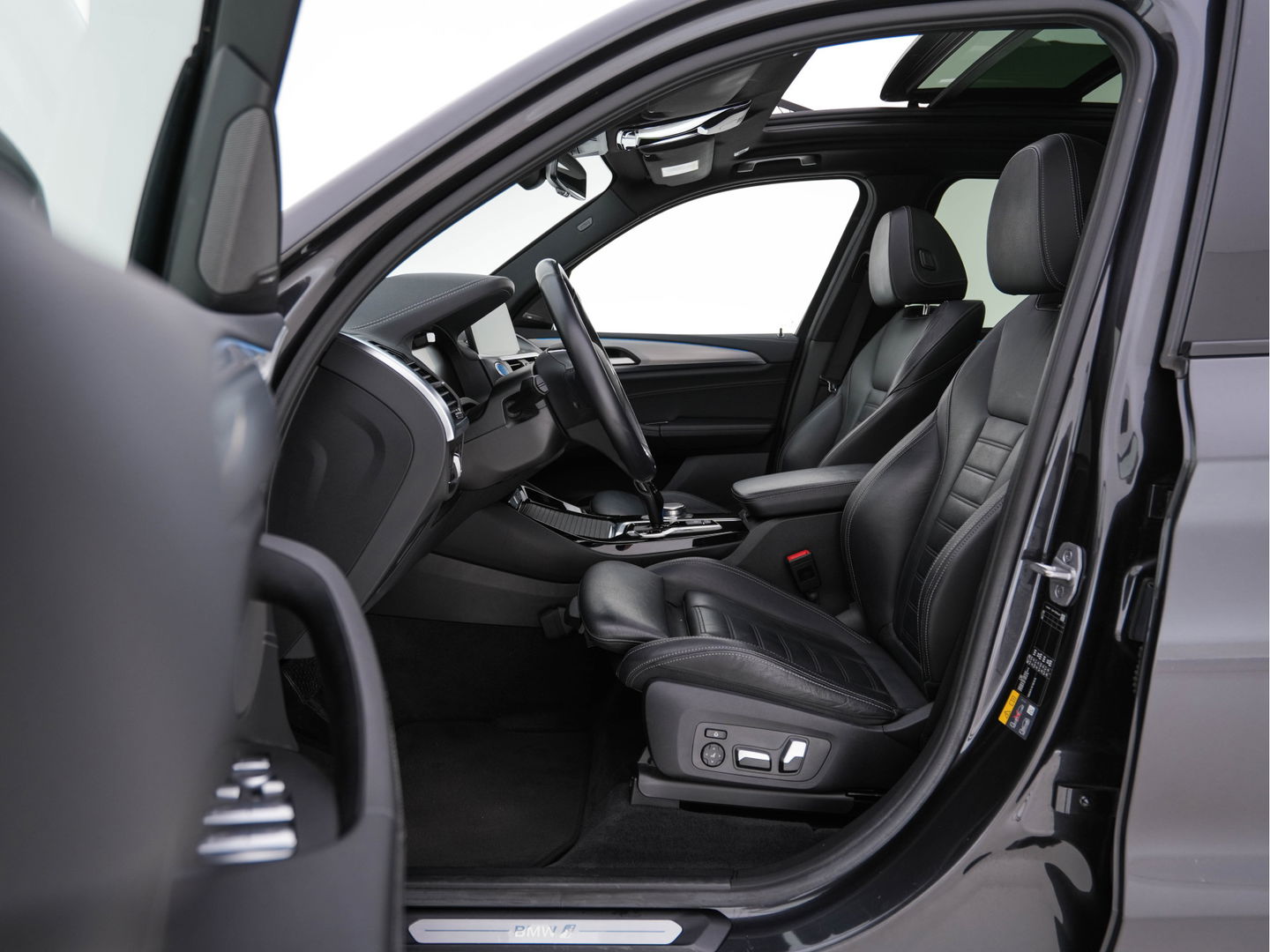 BMW iX3 High Executive 80 kWh [ 3-Fase ] (INCL.BTW) *PANO | HEAD-UP | FULL-LEATHER | FULL-LED | ADAPTIVE-CRUISE | DIGI-COCKPIT | BLINDSPOT | HARMAN/KARDON | KEYLESS | TOP-VIEW | SPORT-SEATS | 20''ALU | TOWBAR*