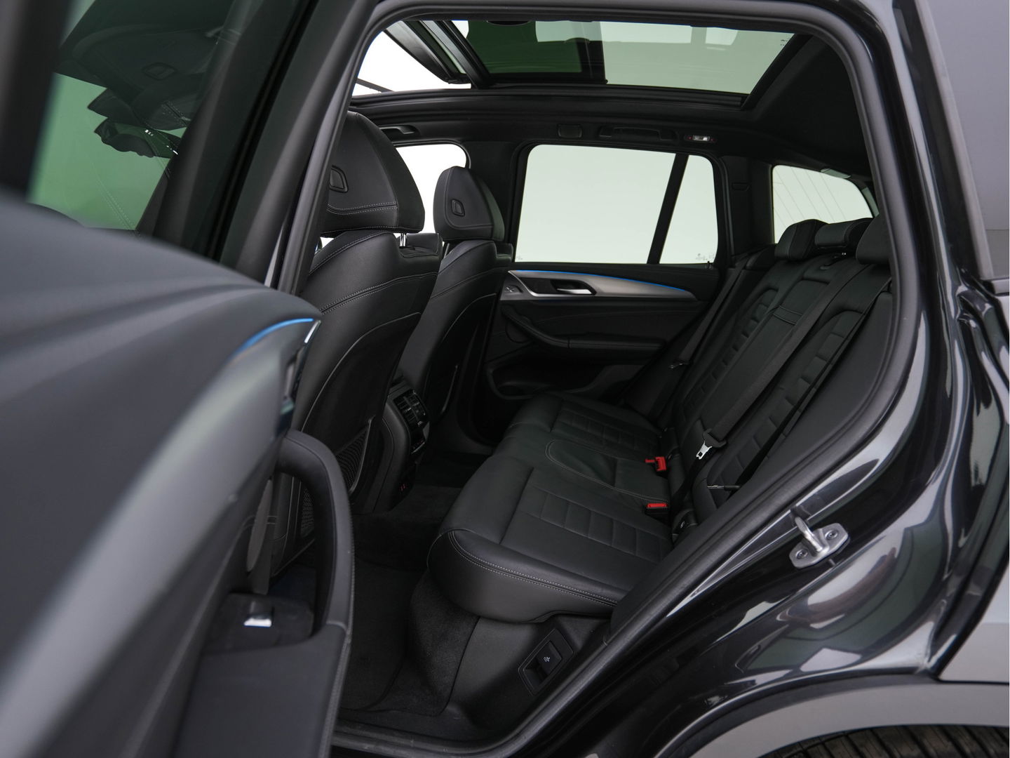 BMW iX3 High Executive 80 kWh [ 3-Fase ] (INCL.BTW) *PANO | HEAD-UP | FULL-LEATHER | FULL-LED | ADAPTIVE-CRUISE | DIGI-COCKPIT | BLINDSPOT | HARMAN/KARDON | KEYLESS | TOP-VIEW | SPORT-SEATS | 20''ALU | TOWBAR*