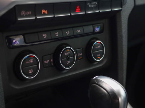Volkswagen Amarok 3.0 TDI 4Motion DC Highline | Leder | Comfortstoelen | 20'' | Navigatie | Trekhaak