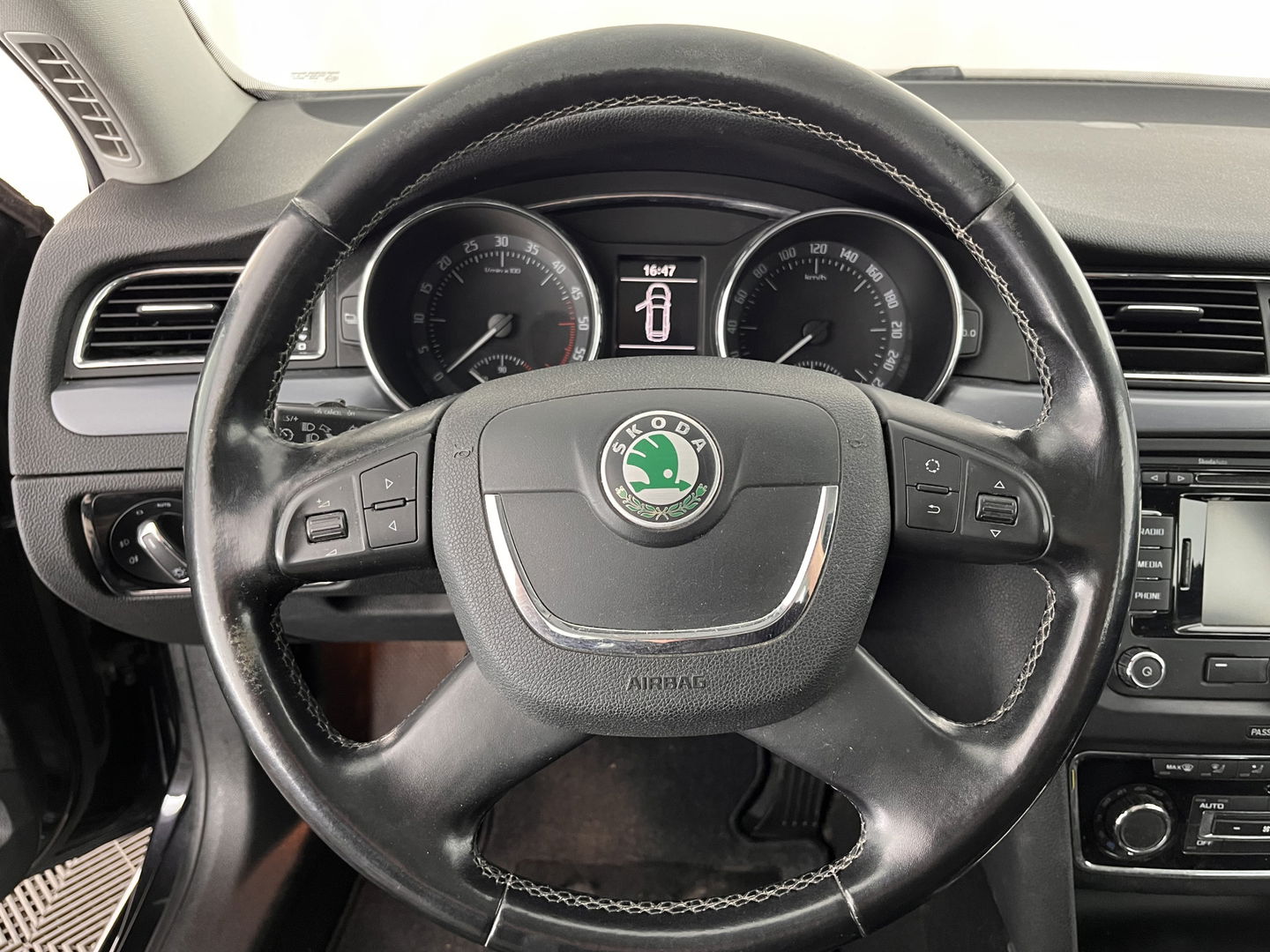 Škoda Superb Combi 1.6 TDI Greenline Comfort Business Line *NAVI-FULLMAP | COMFORT-SEATS | ECC | AMUNDSEN-AUDIO | PDC | CRUISE | TOWBAR | 16''ALU*