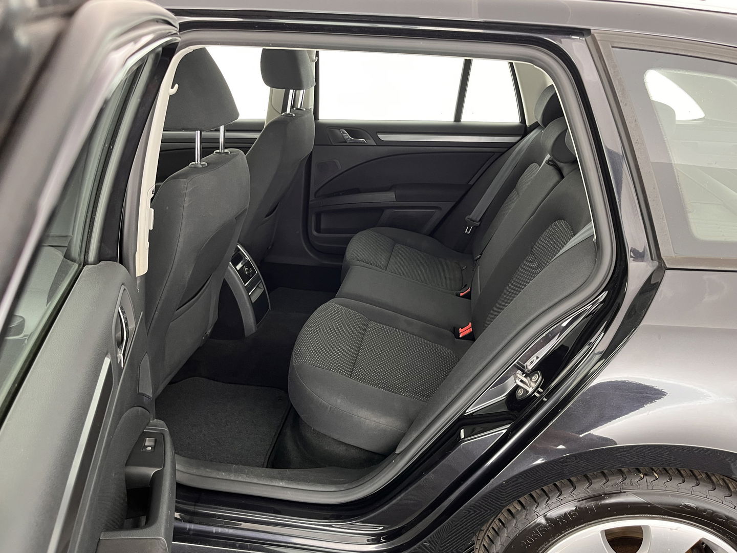 Škoda Superb Combi 1.6 TDI Greenline Comfort Business Line *NAVI-FULLMAP | COMFORT-SEATS | ECC | AMUNDSEN-AUDIO | PDC | CRUISE | TOWBAR | 16''ALU*