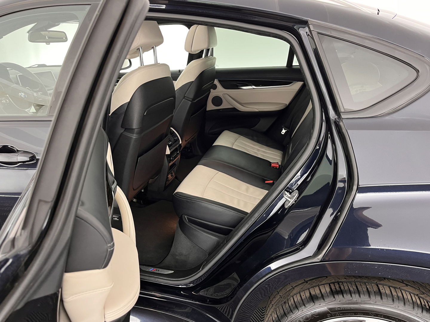 BMW X6 xDrive50i High Executive Aut. *PANO | HEAD-UP | FULL-LEATHER | FULL-LED | MEMORY-PACK | HARMAN/KARDON | BLIND-SPOT | KEYLESS | CAMERA | COMFORT-SEATS | 20''ALU*