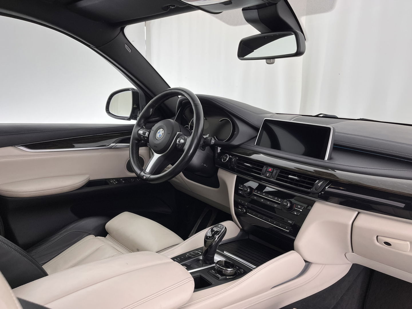 BMW X6 xDrive50i High Executive Aut. *PANO | HEAD-UP | FULL-LEATHER | FULL-LED | MEMORY-PACK | HARMAN/KARDON | BLIND-SPOT | KEYLESS | CAMERA | COMFORT-SEATS | 20''ALU*