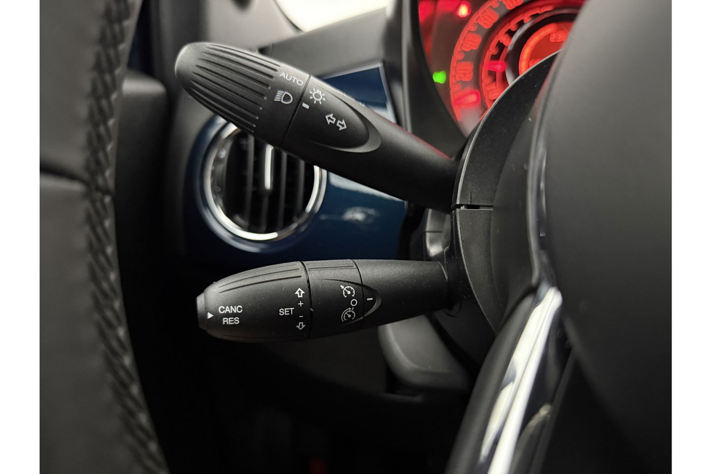 Fiat 500 1.0 Hybrid Club LED Carplay Clima Parkeersensoren 15"LMV