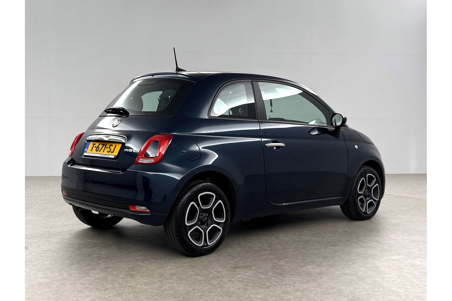 Fiat 500 1.0 Hybrid Club LED Carplay Clima Parkeersensoren 15"LMV