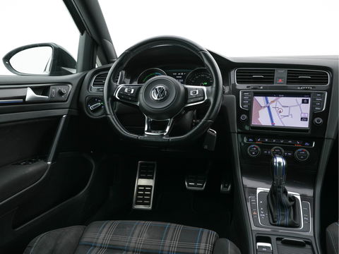 Volkswagen Golf 1.4 TSI GTE *FULL-LED | NAVI-FULLMAP | SPORT-SEATS | DAB+ | HEATED-SEATS | ECC | PDC | CRUISE | 17''ALU*