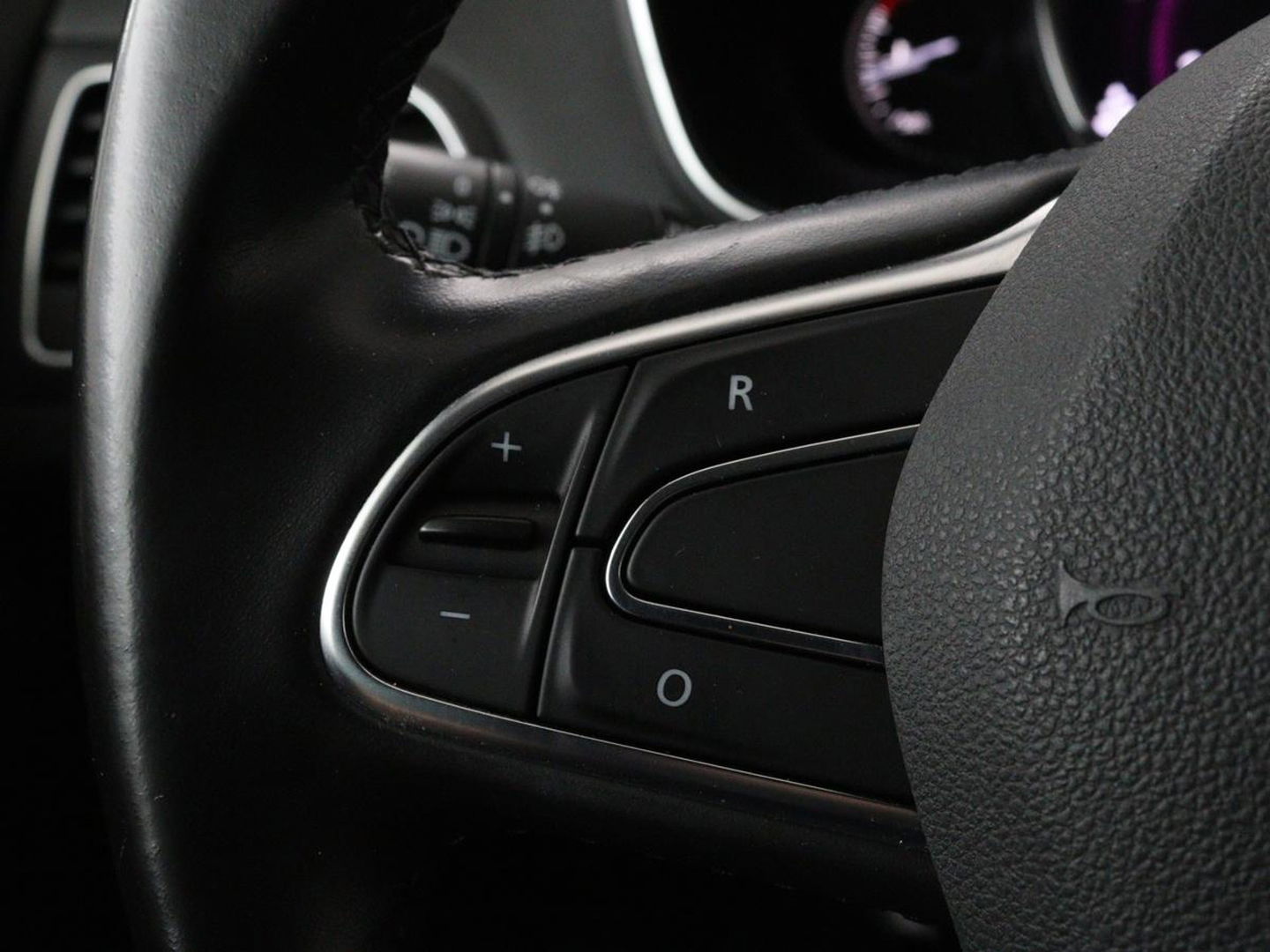 Renault Mégane 1.3 TCe Bose | Camera | Keyless | Carplay | Navigatie | Sfeerverlichting | Cruise Control | Climate control | Dodehoek detectie