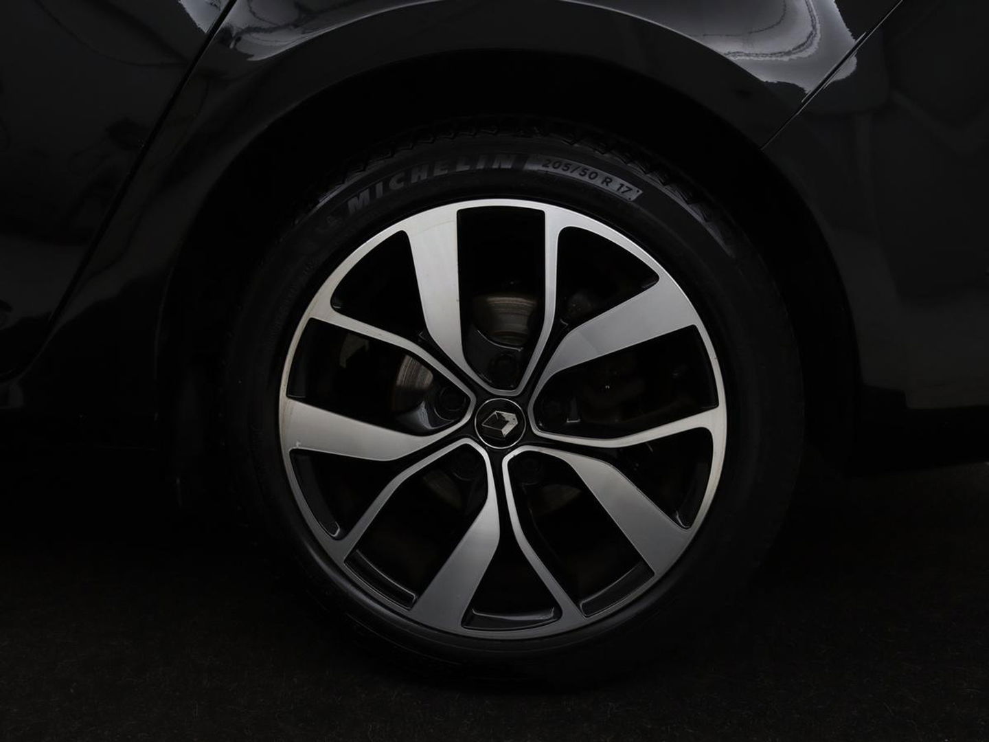Renault Mégane 1.3 TCe Bose | Camera | Keyless | Carplay | Navigatie | Sfeerverlichting | Cruise Control | Climate control | Dodehoek detectie