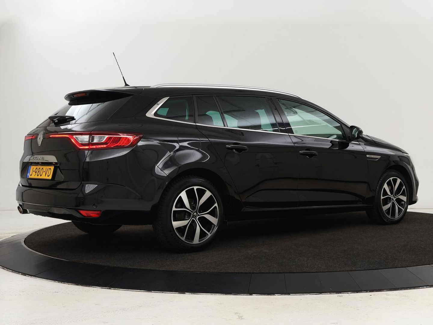 Renault Mégane 1.3 TCe Bose | Camera | Keyless | Carplay | Navigatie | Sfeerverlichting | Cruise Control | Climate control | Dodehoek detectie
